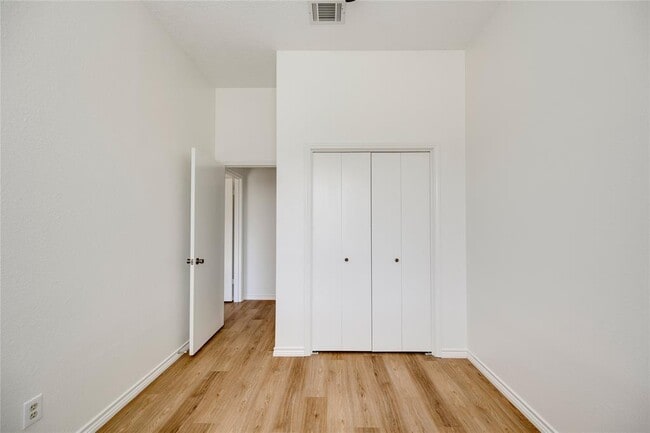 Building Photo - 2007 Castle View Dr