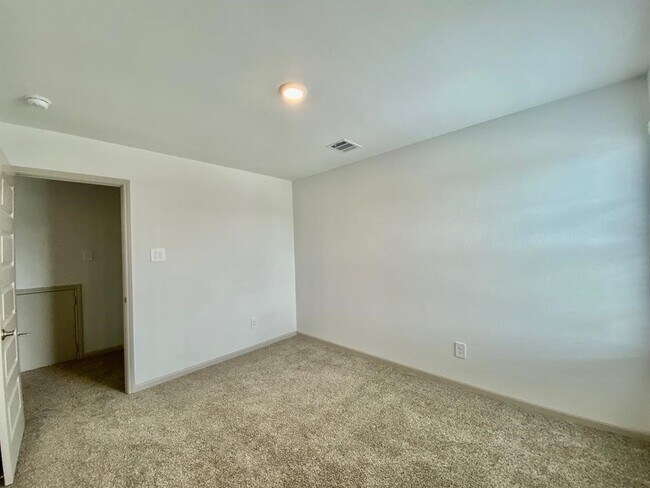Building Photo - 1515 Wells Manor Ln