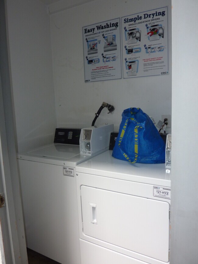 Building Photo - 2017 N Hoover St