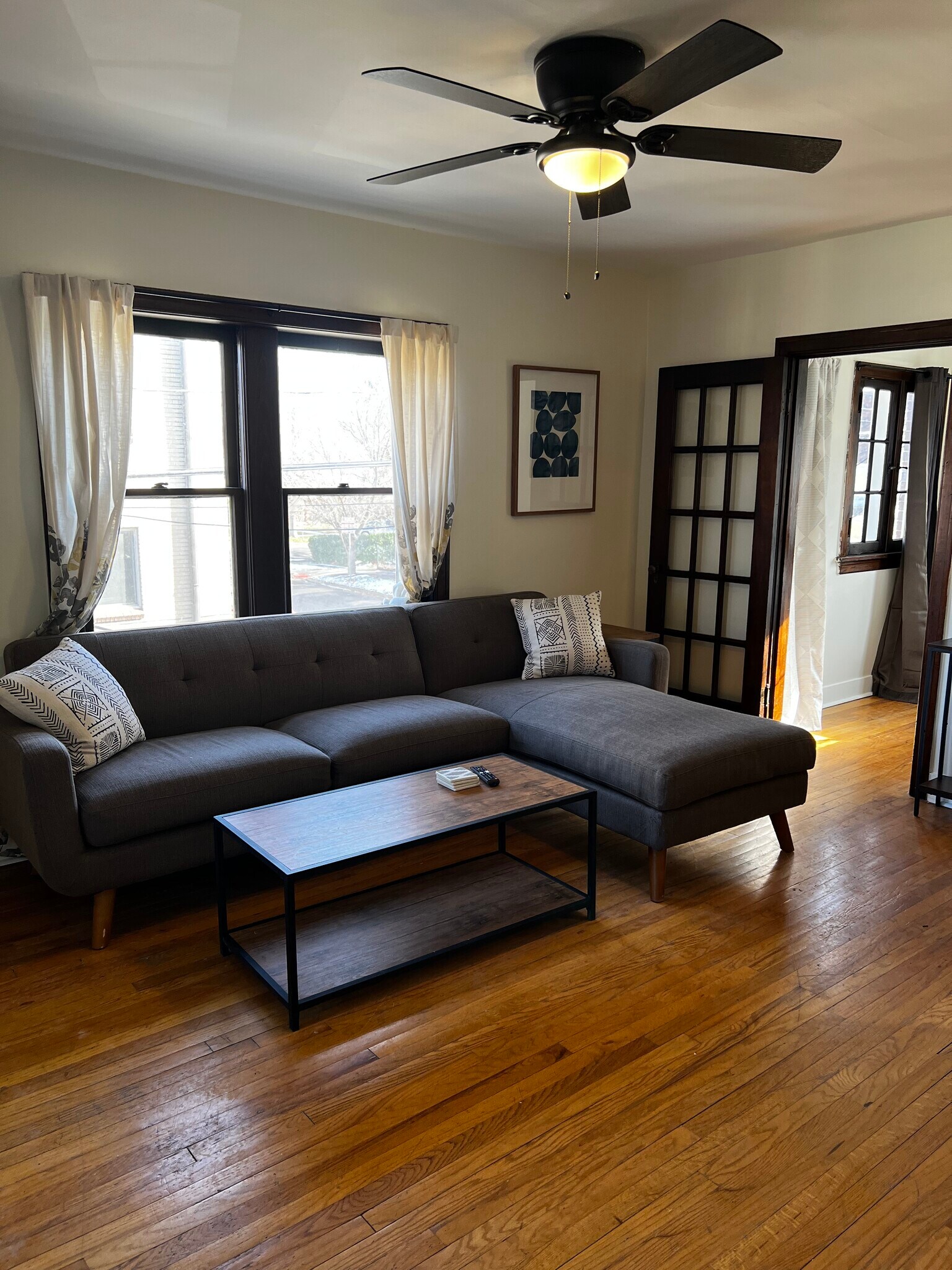 Building Photo - 115 E Cedar Ave