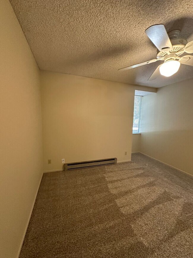 Building Photo - 2 bedroom, 1 bath condo in Mountain View