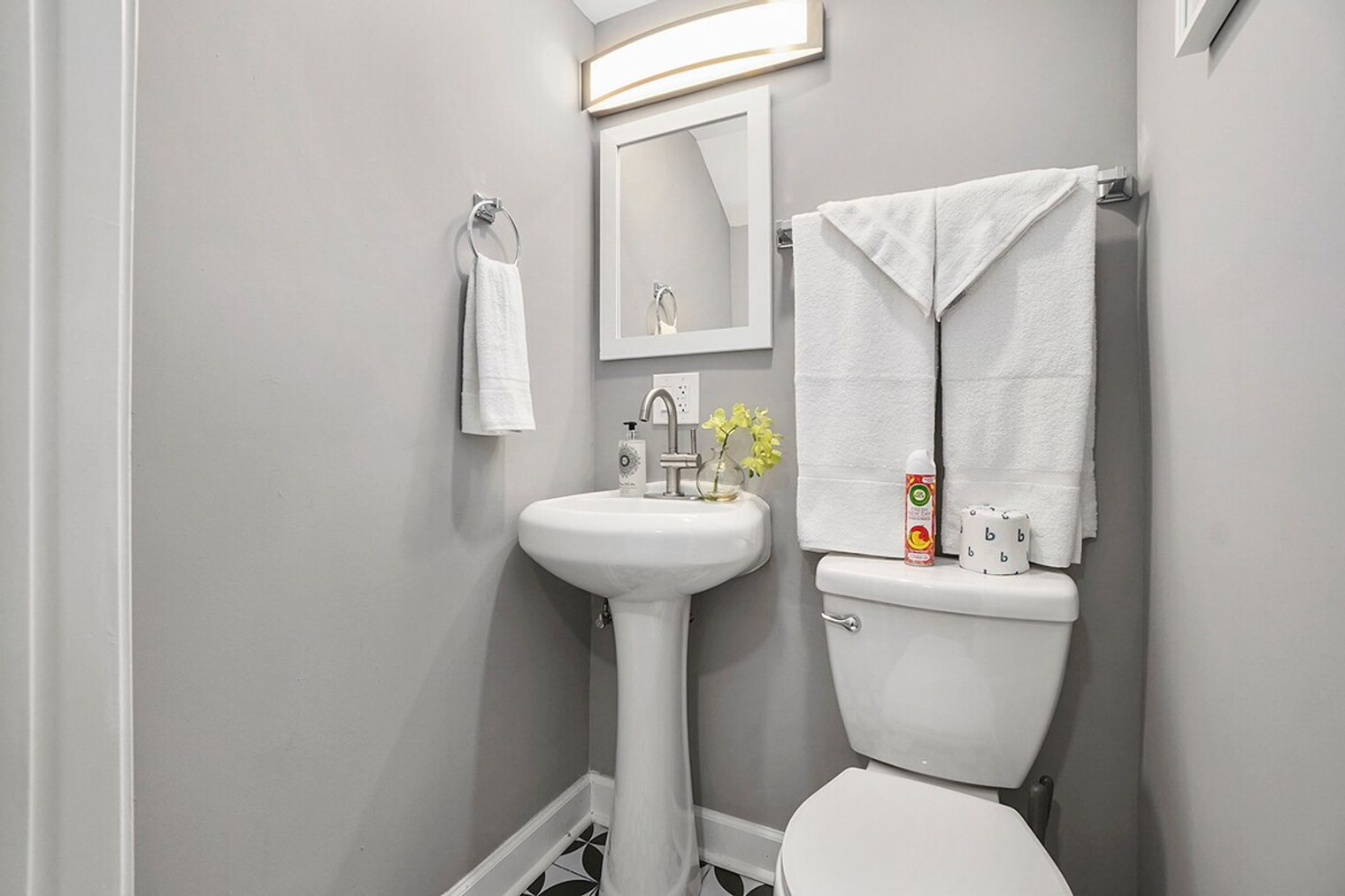 Building Photo - 8128 S King Dr