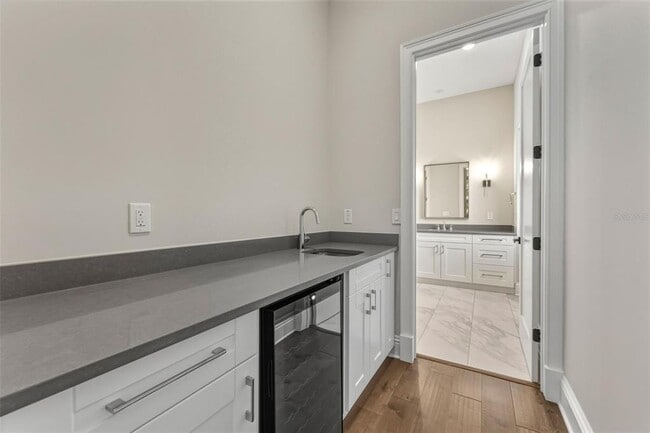 Building Photo - 481 W Davis Blvd