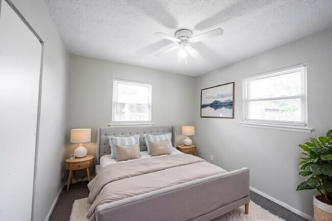 Building Photo - "Charming 4-Bedroom Retreat with Spacious Living in Indianapolis!"