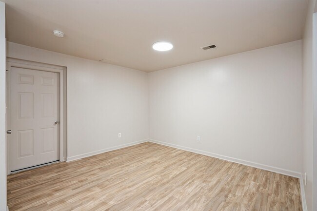 Building Photo - 16 Cypress St