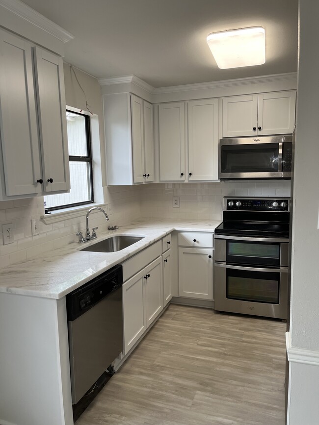 Building Photo - 11 Willow Oak Ct