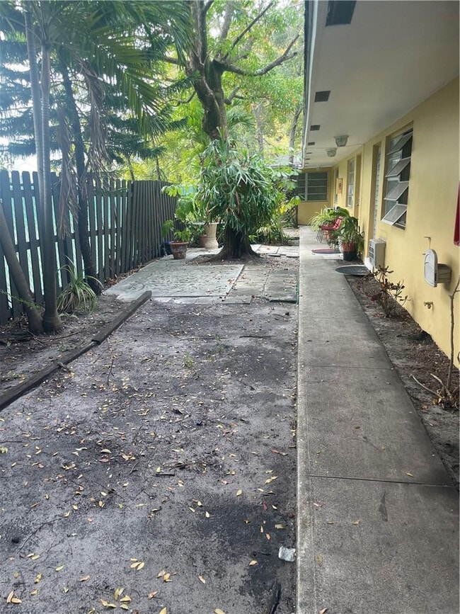 Building Photo - 505 NE 4th Ave