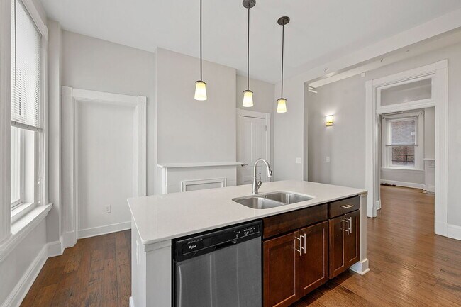 Building Photo - 975 E McMillan St