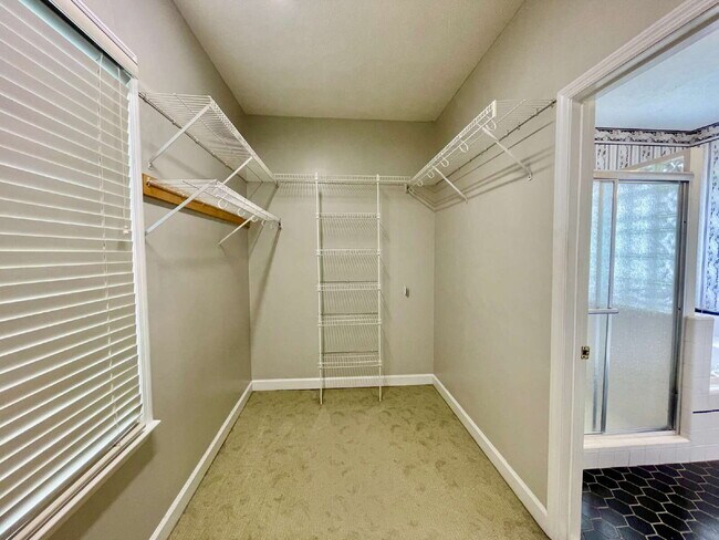 Building Photo - Spacious 3-Bedroom Nest with 2.5 Baths And Bonus Room in Linden