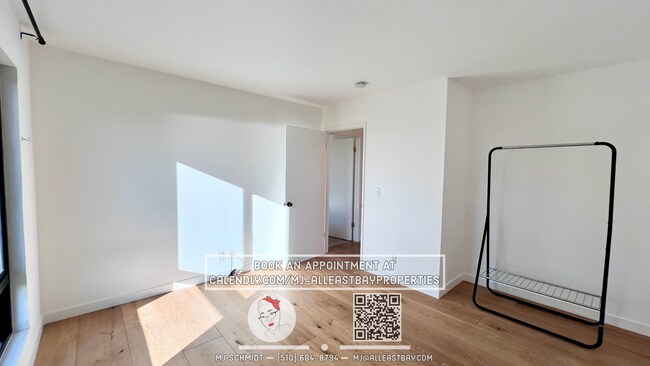 Building Photo - One of a kind 2bd/2bth with breathtaking views of the Bay, includes water, garbage, 1 parking spo...