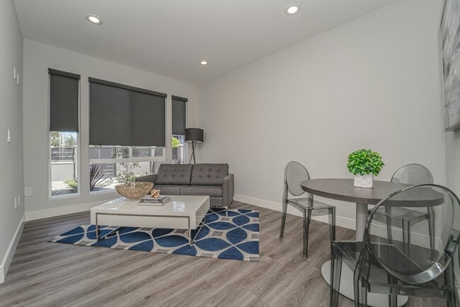 Building Photo - 4532 St Charles Pl