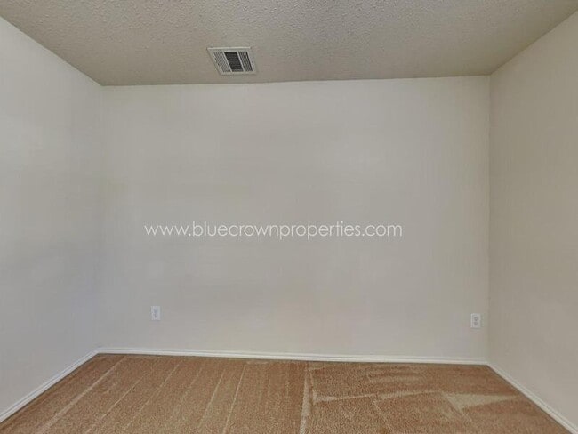 Building Photo - 9612 George Washington Dr