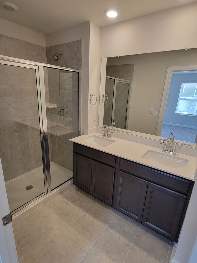 Building Photo - 3 Bed, 2 Bath Townhome Available in Berea