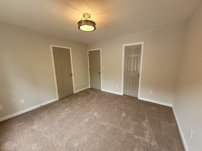 Building Photo - 755 Brooks Cir