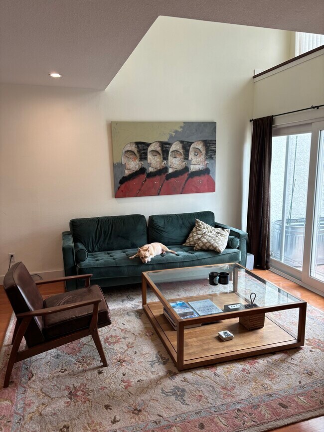 Building Photo - 10926 Bluffside Dr