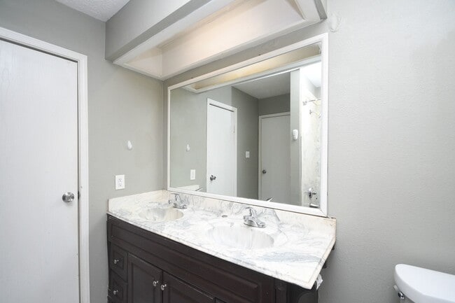Building Photo - 379 Richvale Ln