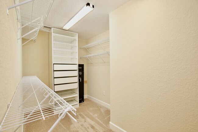 Building Photo - Stylish and Spacious 3/2.5 Townhome with Premium Features and Community Pools