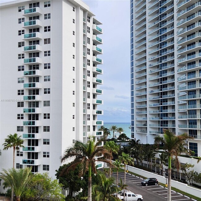 Building Photo - 3000 S Ocean Dr