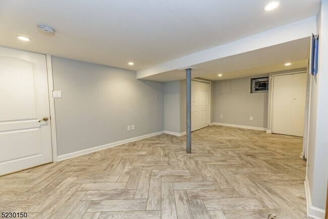 Building Photo - 58 Pillot Pl