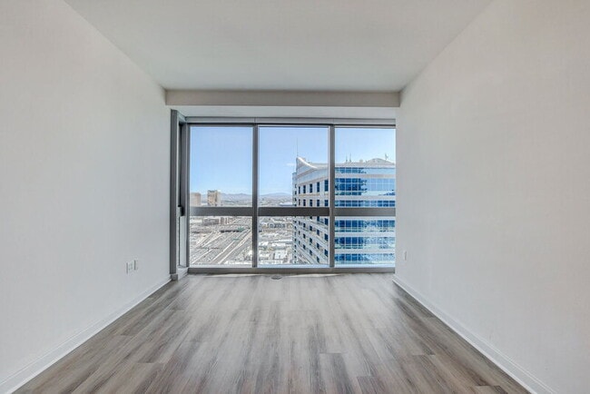 Building Photo - 4471 Dean Martin Dr