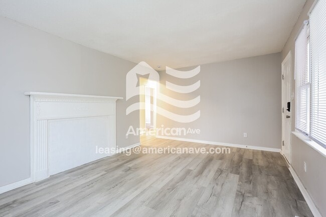 Building Photo - 702 E Orr St