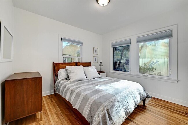 Building Photo - 2943 Higgins St