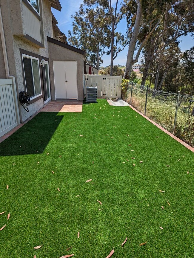 Building Photo - Upgraded 2 Story 2 Bed/1.5 Bath Condo