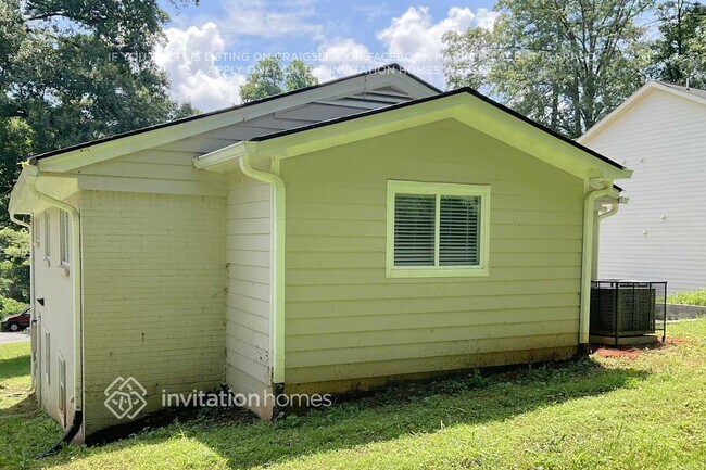 Building Photo - 2121 Nichols Ln