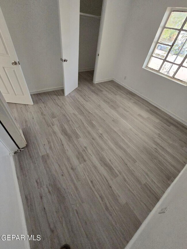 Building Photo - 845 NE Camp St