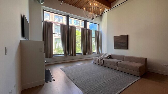 Building Photo - 2303 S Michigan Ave