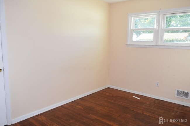 Building Photo - 57 E Tappen St