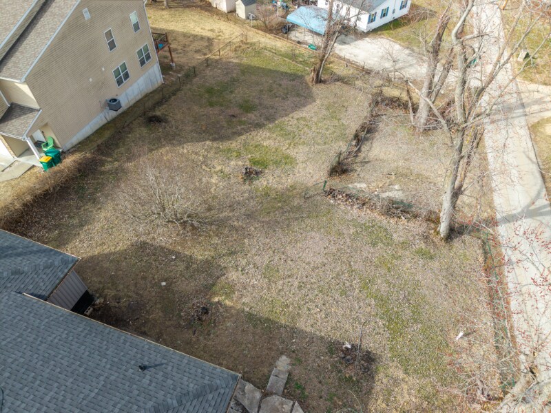 Building Photo - 601 Riverview Dr