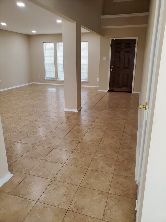 Building Photo - 16315 Lynn Crest Ct