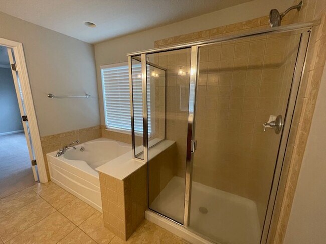 Building Photo - Midtowne