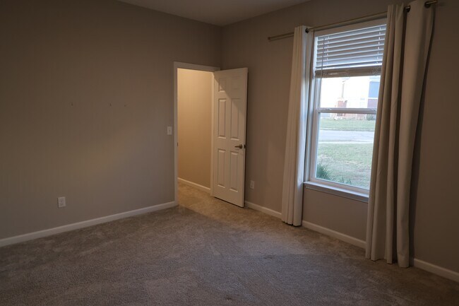 Building Photo - 2951 Daylily Dr