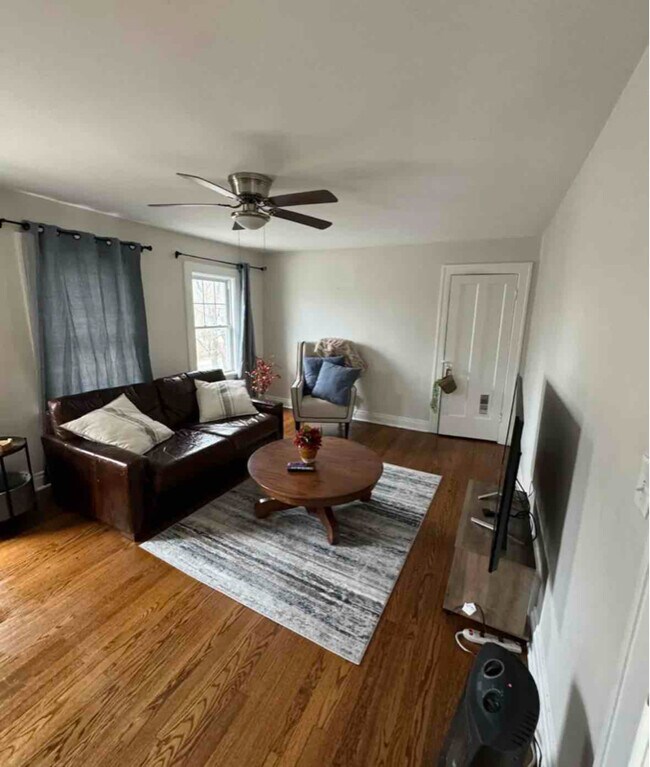 Building Photo - 161 E North Ave