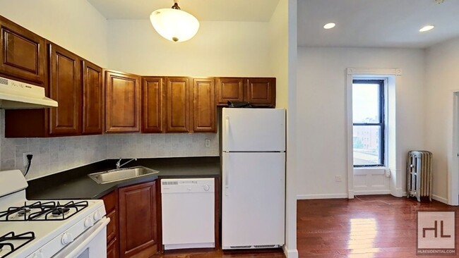 Building Photo - Spacious Clinton Hill 2-Bed 1-Bath / Great...