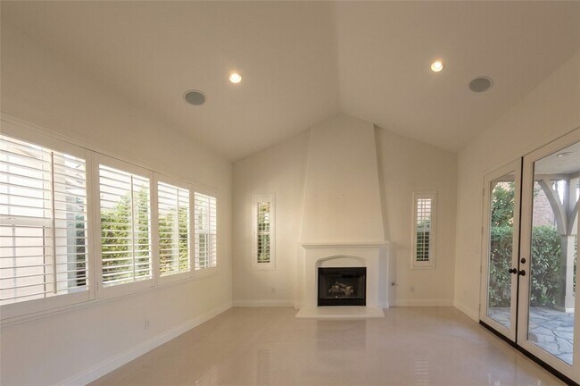 Building Photo - 1318 Swan Loop S