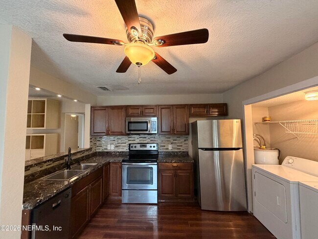 Building Photo - 4815 Headley Terrace