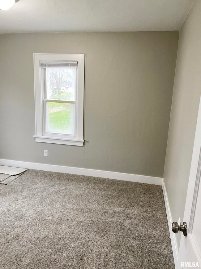 Building Photo - 303 Central St