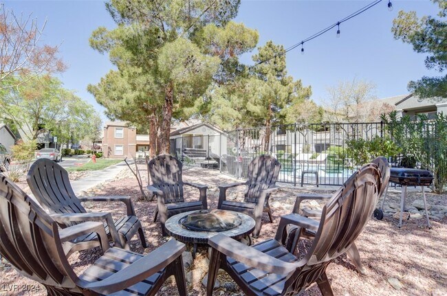 Building Photo - 555 E Silverado Ranch Blvd