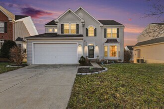 Building Photo - Spacious 5-Bedroom Fredericksburg Home with Flexible Living & Over 3,500 Sq Ft