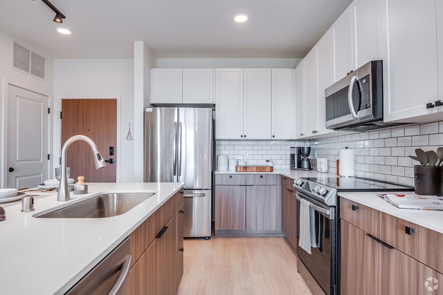 2BR, 2BA - 1,142SF - Kitchen - 2929 on Mayfair