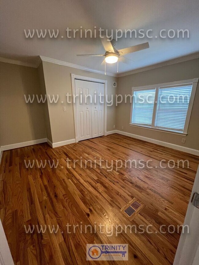 Building Photo - NEWLY UPDATED!! Ready and waiting for you!