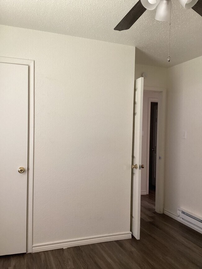 Building Photo - 2 Bedroom in the Parkview School district!...