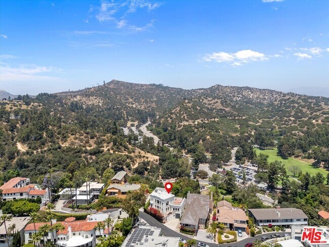 Building Photo - 2700 Glendower Ave