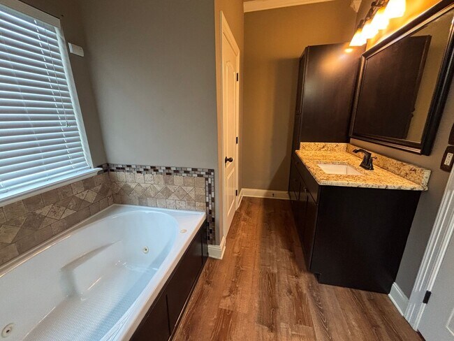 Building Photo - 4 BEDROOM BLANCHARD HOME NEAR I49