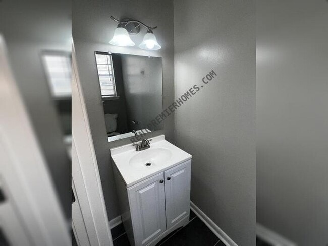 Building Photo - 405 Paula Dr