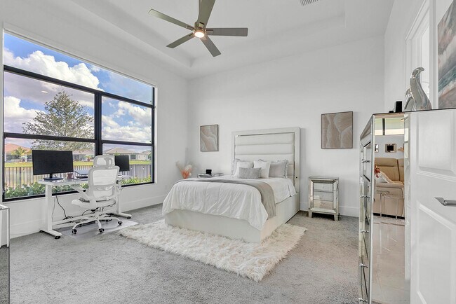 Building Photo - 5320 St Armands Way