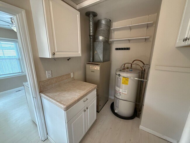 Building Photo - 4627 Thorman Ave NE